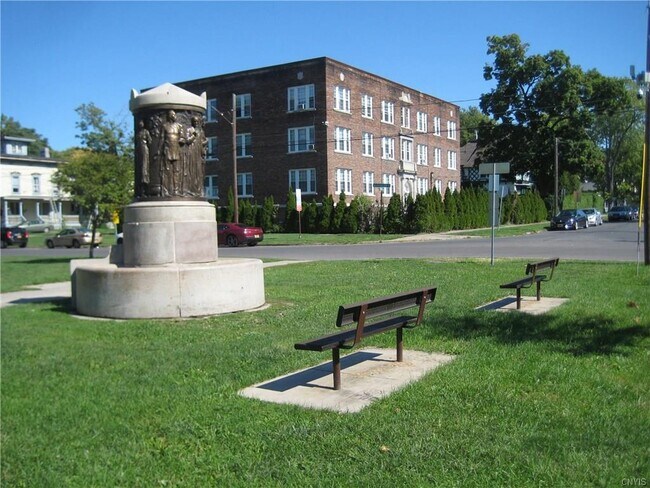 Building Photo - 1706 Park St