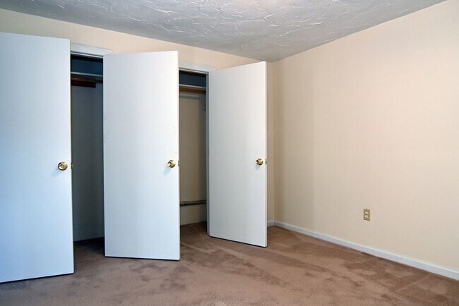 Building Photo - 12 Sunnyside Ave