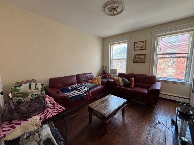 Building Photo - 8 Grove St