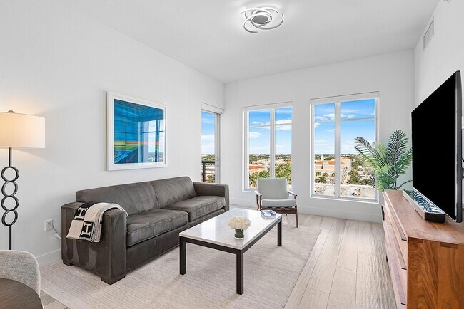 Building Photo - 155 E Boca Raton Rd