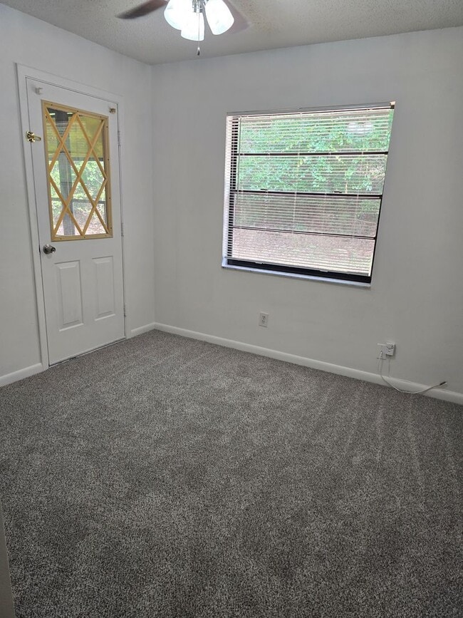 Building Photo - Spacious 3/2/2 in Citrus Springs!!!