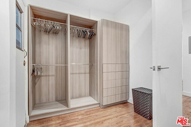 Building Photo - 434 N Ogden Dr