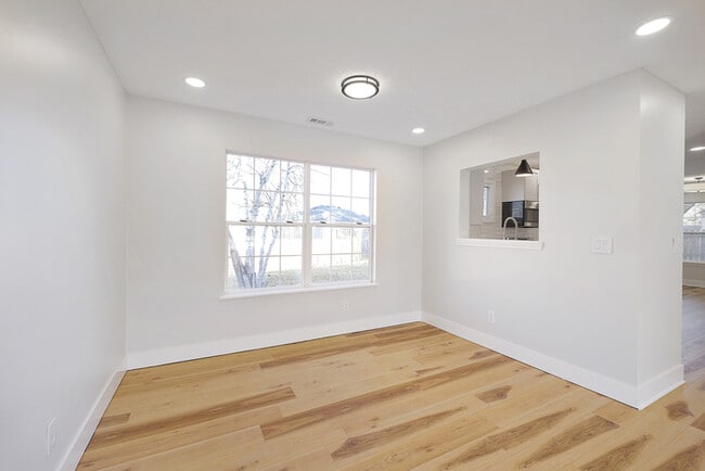 Building Photo - Beautifully 4-Bedroom Home in the Heart of...