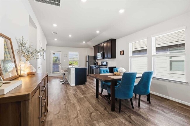 Building Photo - 805 Russet Rock Dr