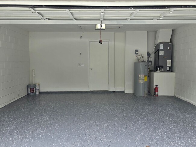 Building Photo - FOR RENT!!! SIMPLY STUNNING (REMODELED) 3 BEDROOM 2 BATH SINGLE FAMILY HOME...