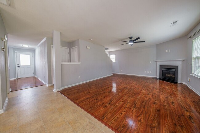 Building Photo - 1301 Waldridge Ct