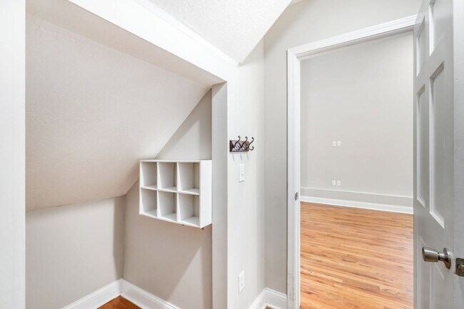 Building Photo - 77 E 7th Ave