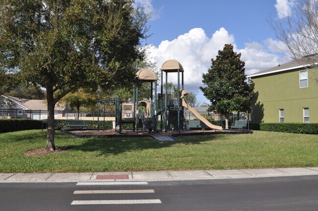 Building Photo - CASSELBERRY: Townhome in Devon Place