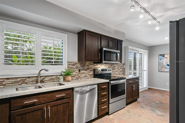 Building Photo - 1094 Azalea Ln