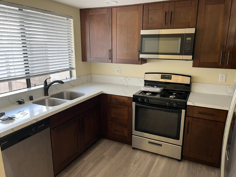 Building Photo - 1528 Granite Hills Dr