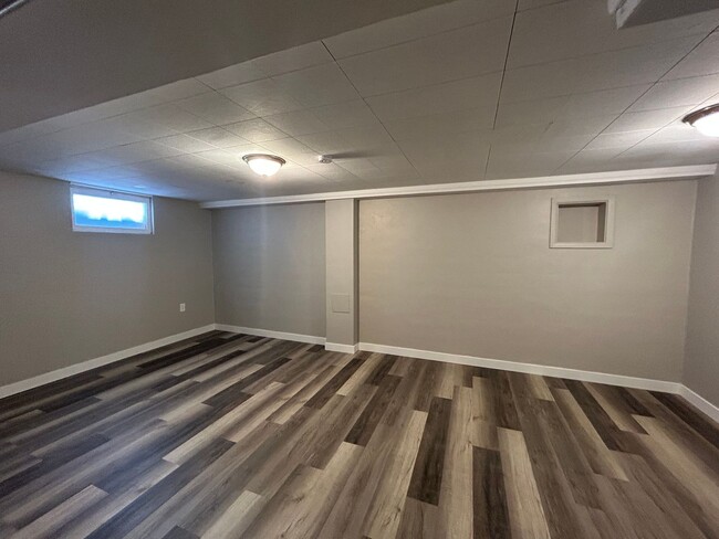 Building Photo - 3 Bedroom 1.75 Bathrooms House in Springvi...