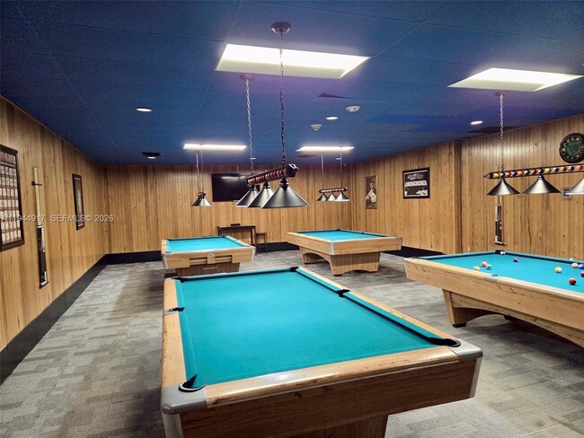 Building Photo - 16168 Laurel Dr