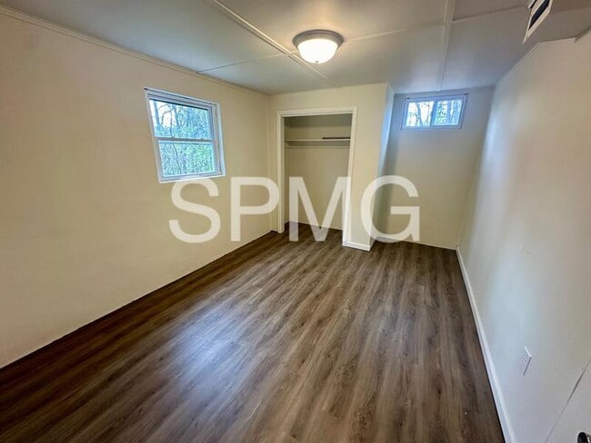 Building Photo - 612 Landfair Dr