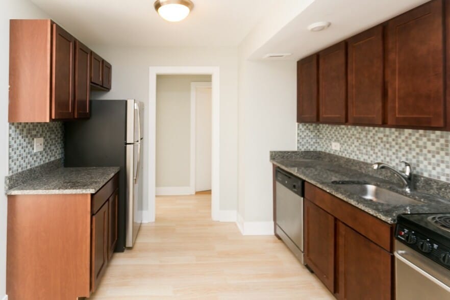 Building Photo - 450 W Wellington Ave