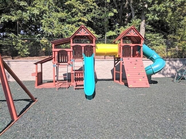 Building Photo - 32 Shrewsbury Green Dr