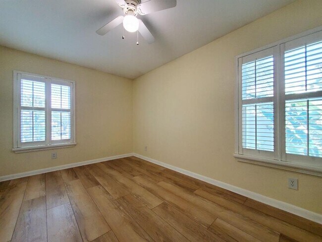 Building Photo - 5440 S MacDill Ave