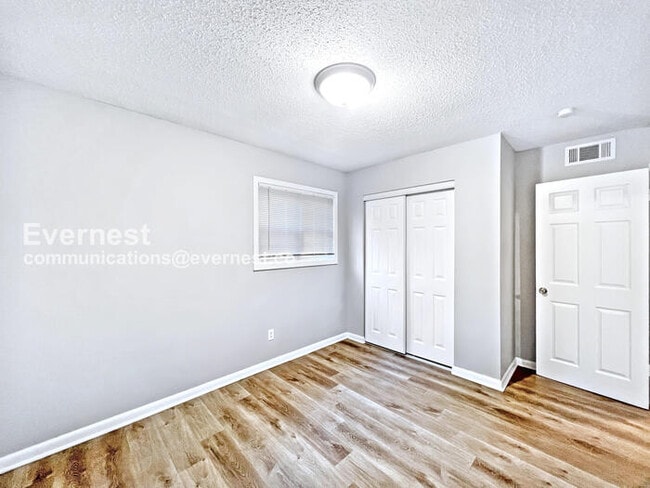 Building Photo - 8614 Bunker Hill Dr