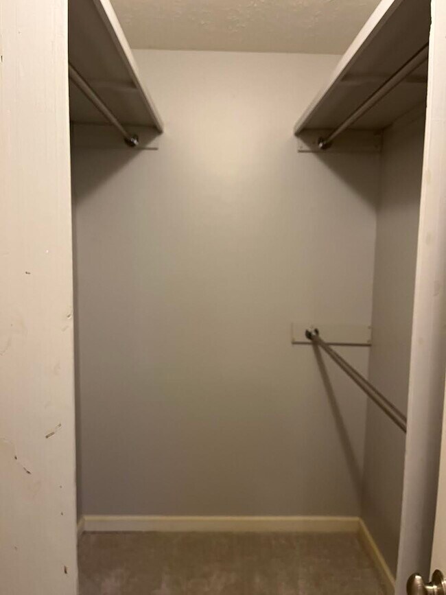 Building Photo - 250 Windwood Dr