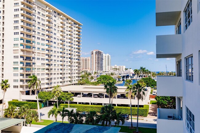 Building Photo - 340 Sunset Dr