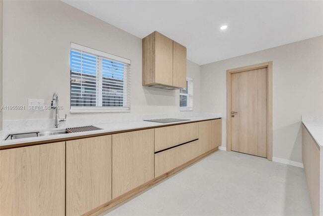 Building Photo - 5419 NE 22nd Ave