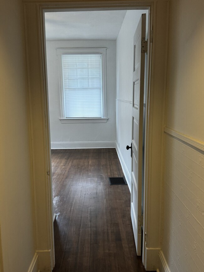 Building Photo - 517 Camden Ave