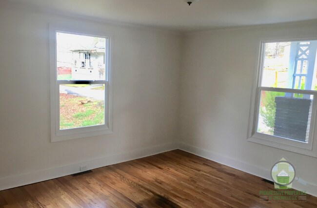 Building Photo - 8 11th St