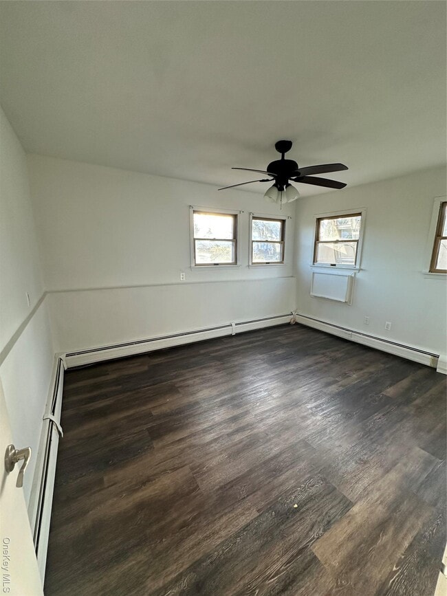 Building Photo - 11 Brush Ct