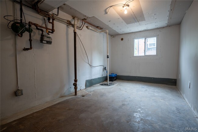 Building Photo - 312 Midway Ave