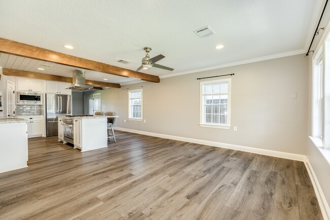 Building Photo - 1614 Avenue F