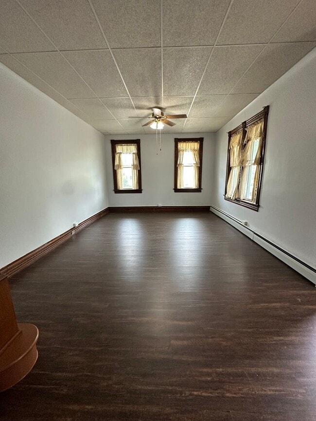 Building Photo - Beautiful 5 Bedroom 2.5 Bath Single Family...