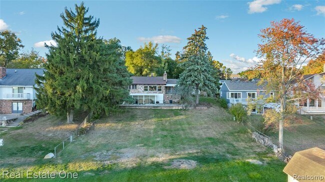 Building Photo - 2739 Lakeridge Ave