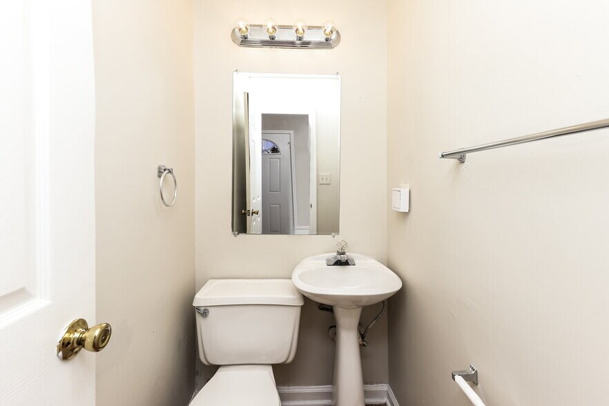 Building Photo - 7285 Hunters Ridge Dr