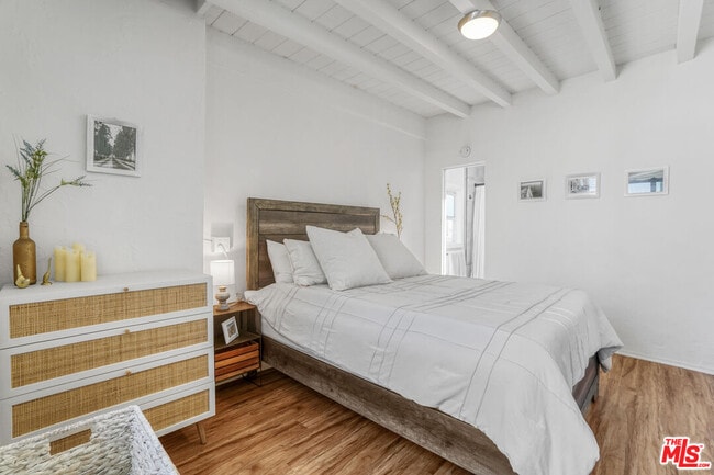 Building Photo - 4400 Ocean Dr