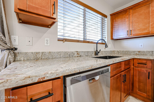 Building Photo - 10514 W Foothill Dr