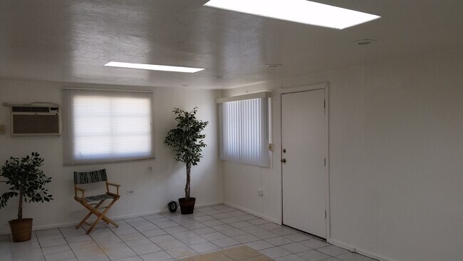 Building Photo - 2843 N Dodge Blvd