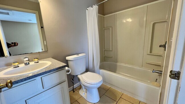 Building Photo - 520 Henry Ave SE