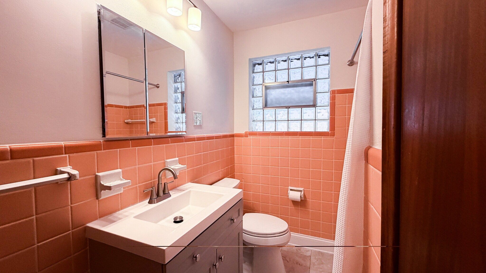 Building Photo - 5819 Jamieson Ave