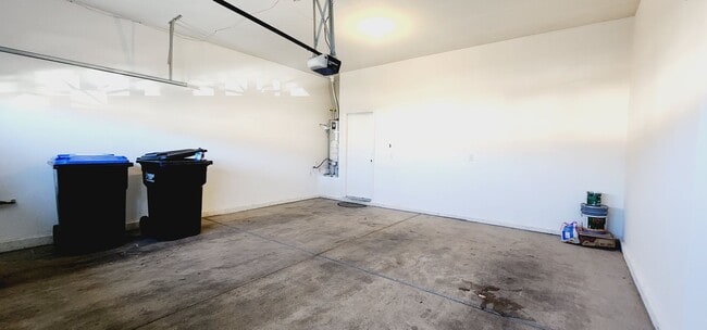 Building Photo - HAVE YOU SEEN THIS???