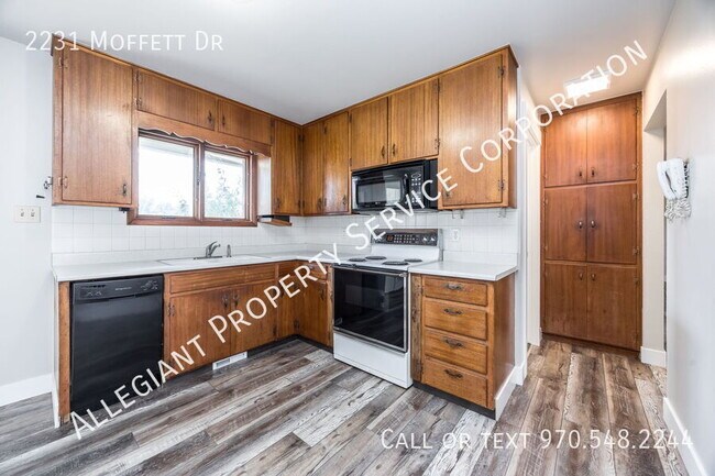 Building Photo - 2231 Moffett Dr