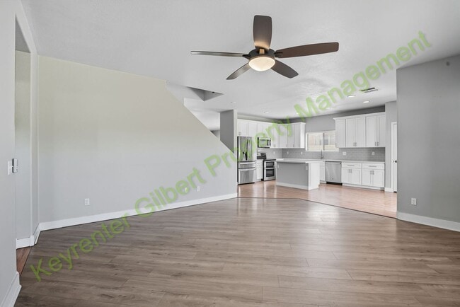 Building Photo - 5 bed / 2.5 bath Home in the San Tan Heigh...