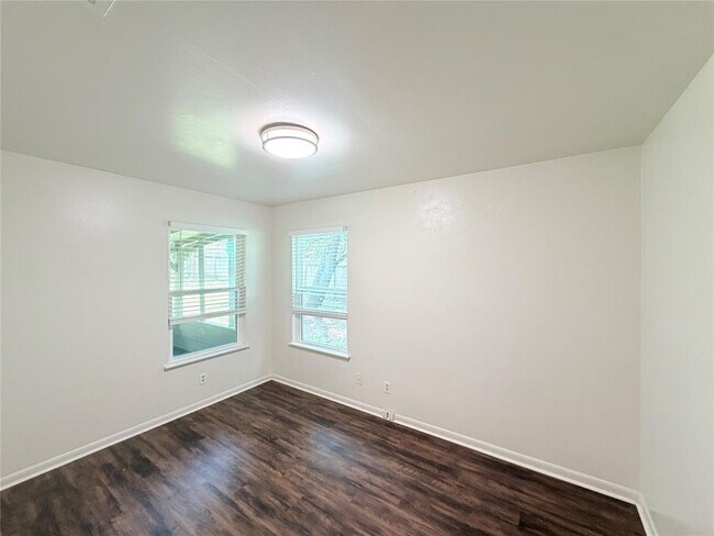 Building Photo - 8701 Parkfield Dr