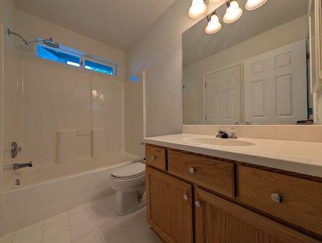 Building Photo - Beautiful 3-Bedroom, 2-Bath Home In The Barger Area of Eugene