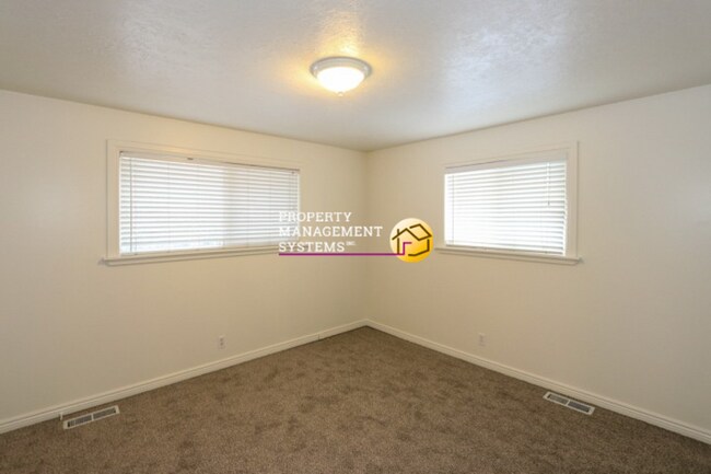 Building Photo - 4 Bedroom Cottonwood Heights Home