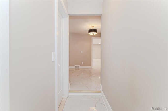 Building Photo - 21993 Riverview Dr