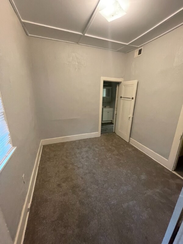 Building Photo - 326 N Volutsia