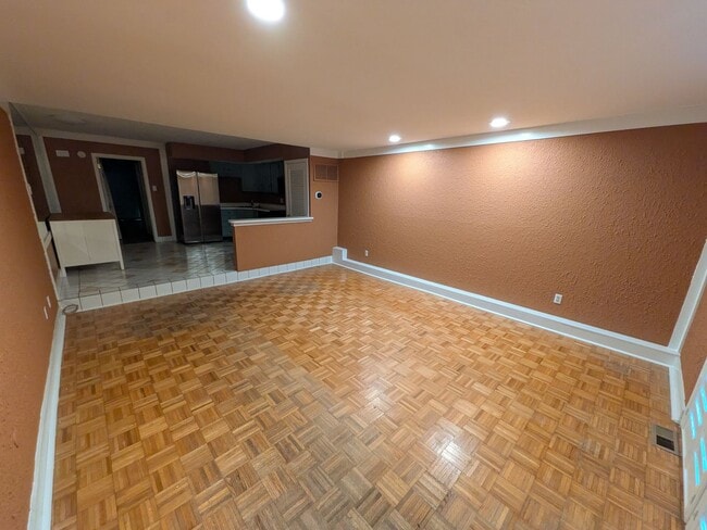 Building Photo - 10 Riverhill