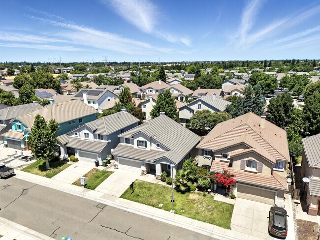 Building Photo - 9437 Red Spruce Way