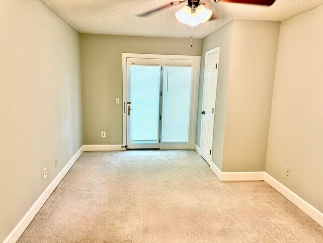 Building Photo - 2 Bedroom Condo on Chapman Mountain