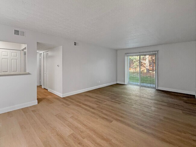 Building Photo - 5564 E Virginia St