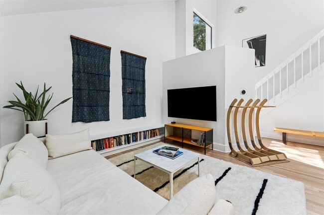 Building Photo - 24 Quogue Riverhead Rd